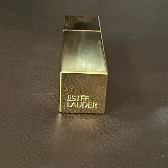 Limited edition Estée Lauder lipstick - Picture 2 of 6
